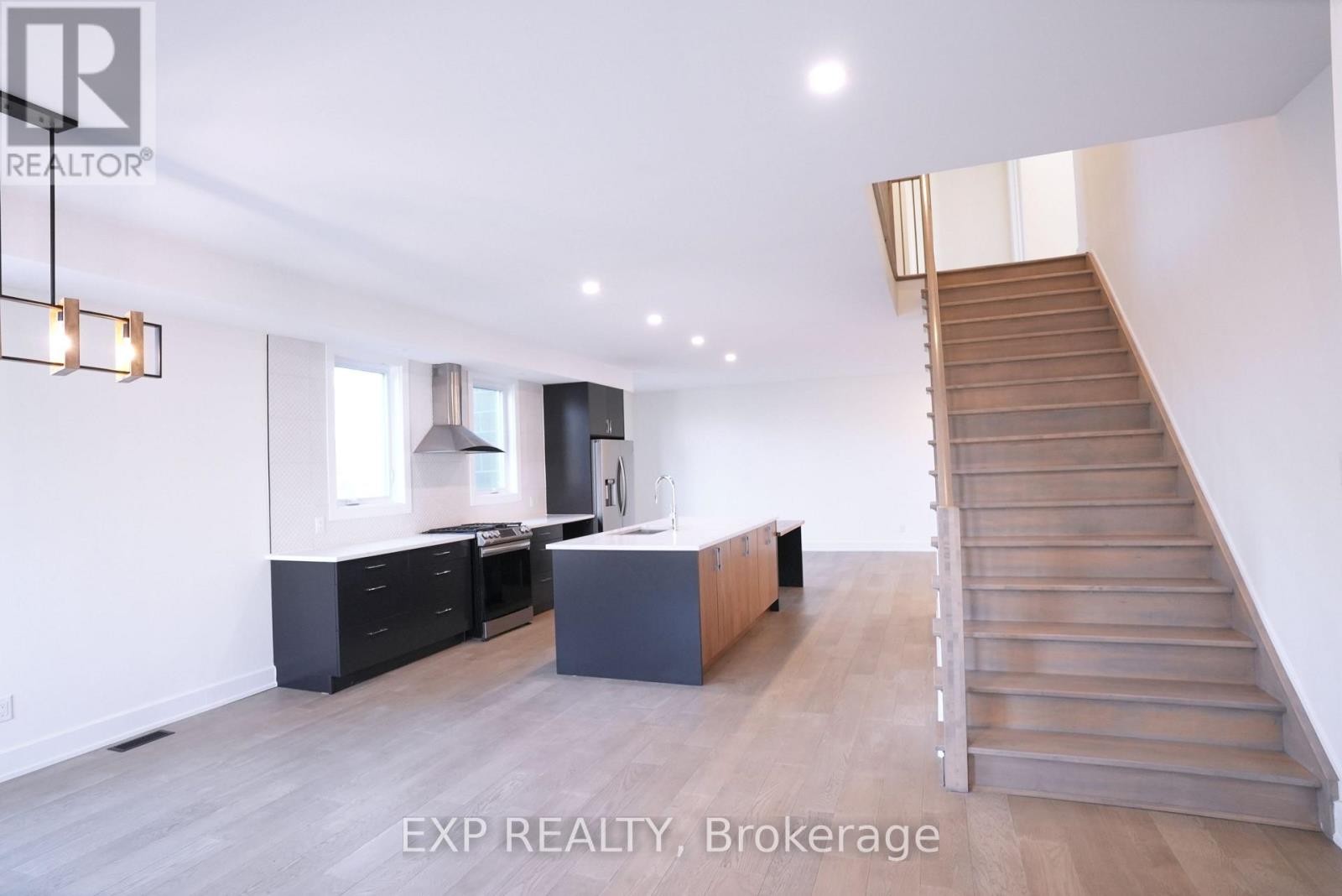 












B - 62 COLUMBUS AVENUE

,
Ottawa,




Ontario
K1K1R3

