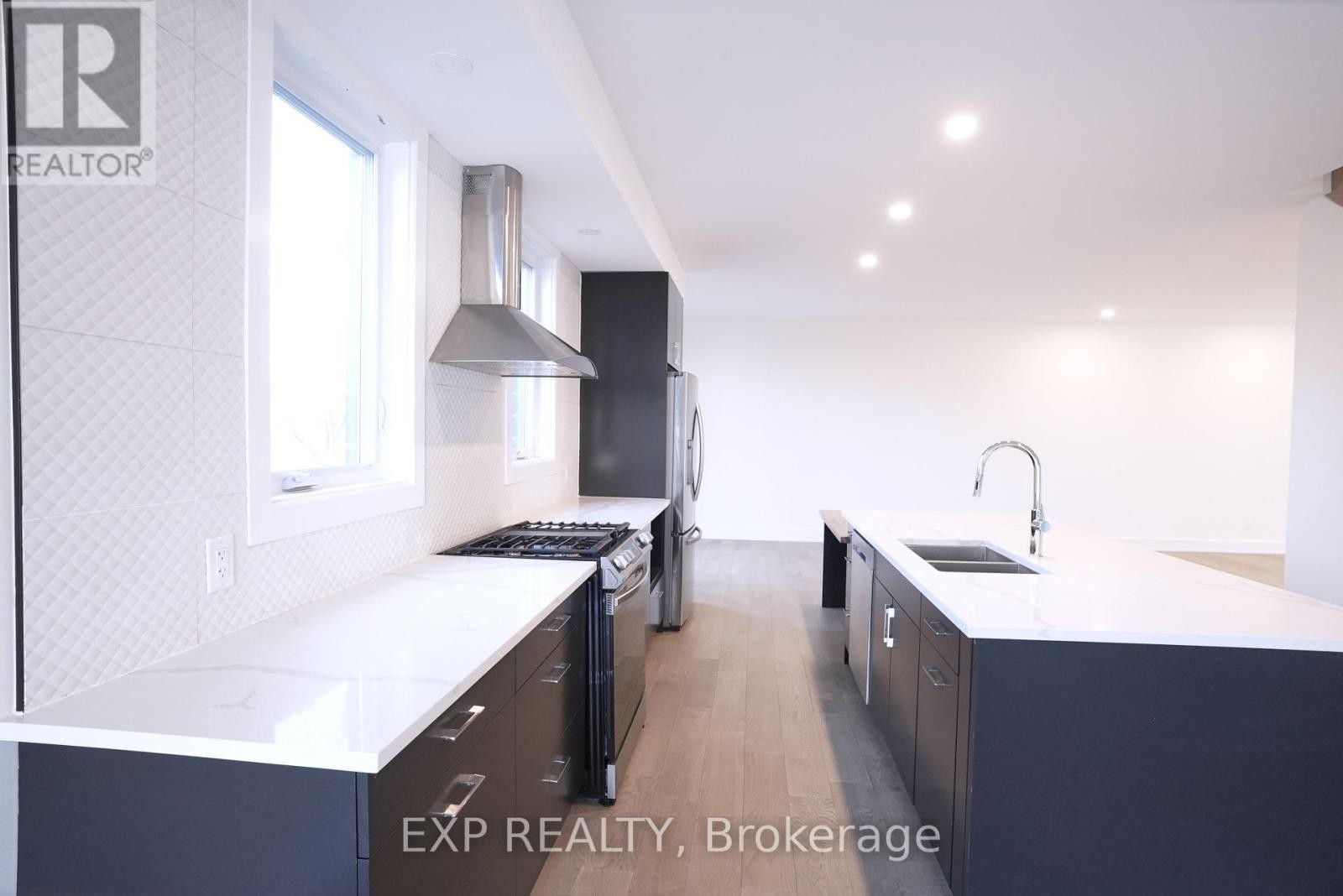 












B - 62 COLUMBUS AVENUE

,
Ottawa,




Ontario
K1K1R3

