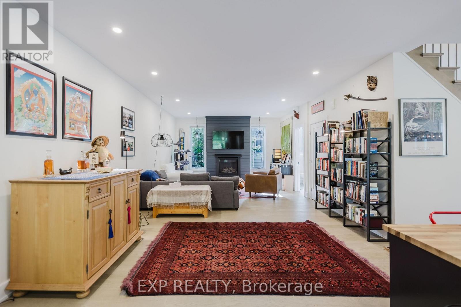 












B - 62 COLUMBUS AVENUE

,
Ottawa,




Ontario
K1K1R3

