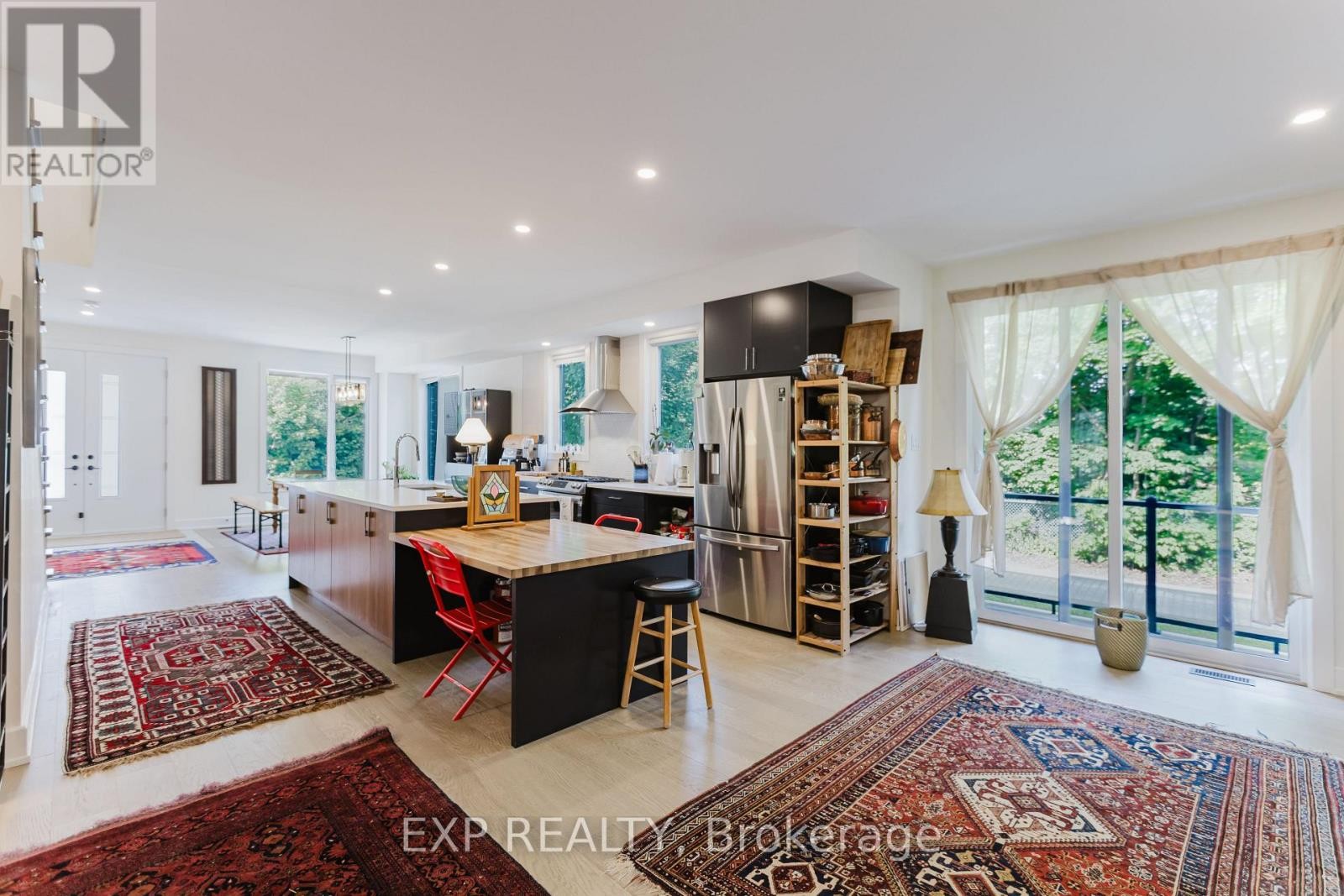 












B - 62 COLUMBUS AVENUE

,
Ottawa,




Ontario
K1K1R3

