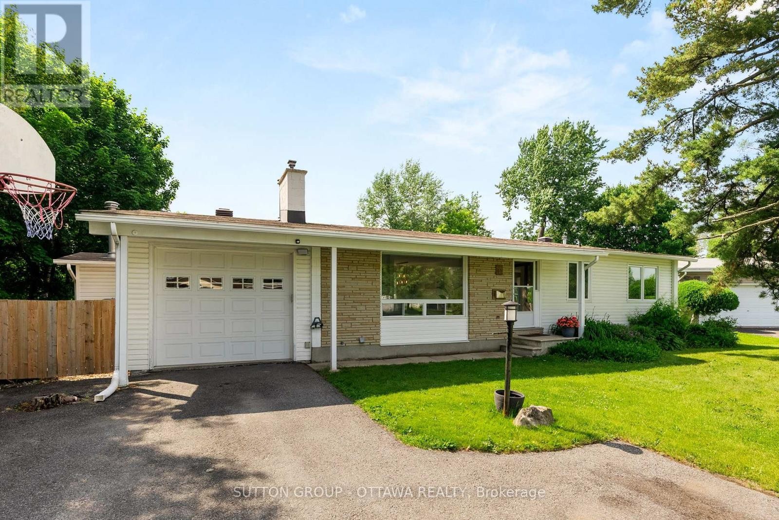 












19 DONLAND AVENUE

,
Ottawa,




Ontario
K2G3A4


