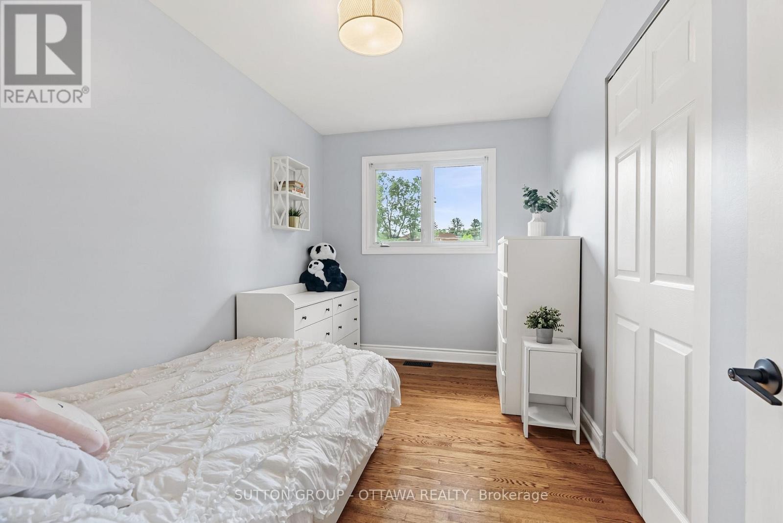 












19 DONLAND AVENUE

,
Ottawa,




Ontario
K2G3A4

