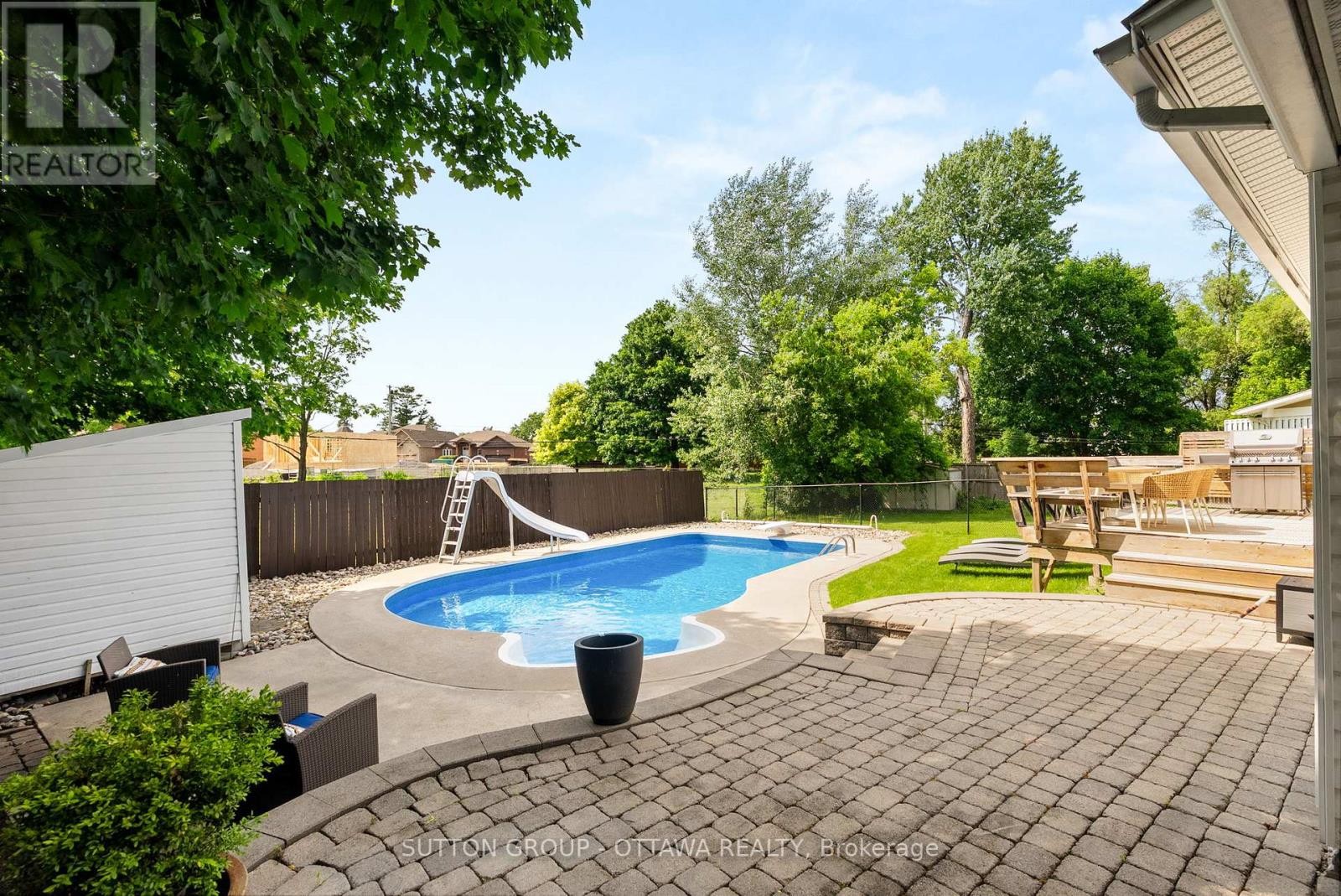 












19 DONLAND AVENUE

,
Ottawa,




Ontario
K2G3A4

