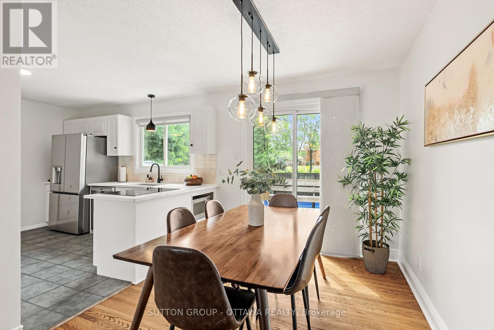 












19 DONLAND AVENUE

,
Ottawa,




Ontario
K2G3A4

