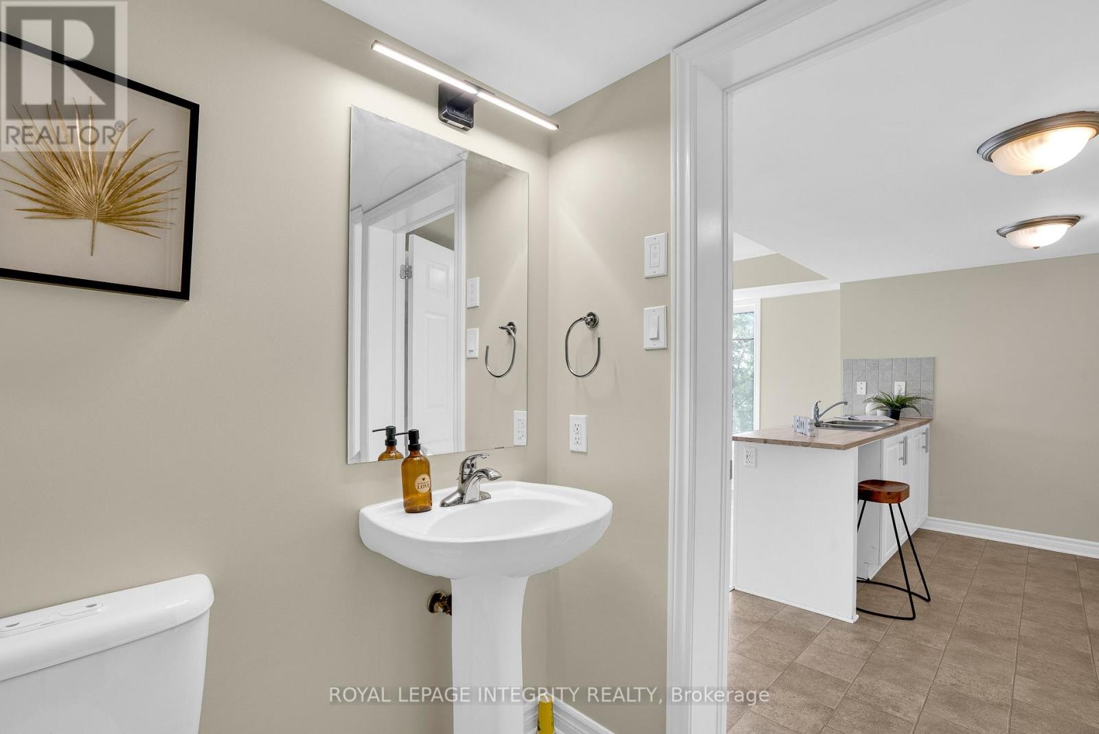 












D - 780 CHAPMAN MILLS DRIVE

,
Ottawa,




Ontario
K2J0V4

