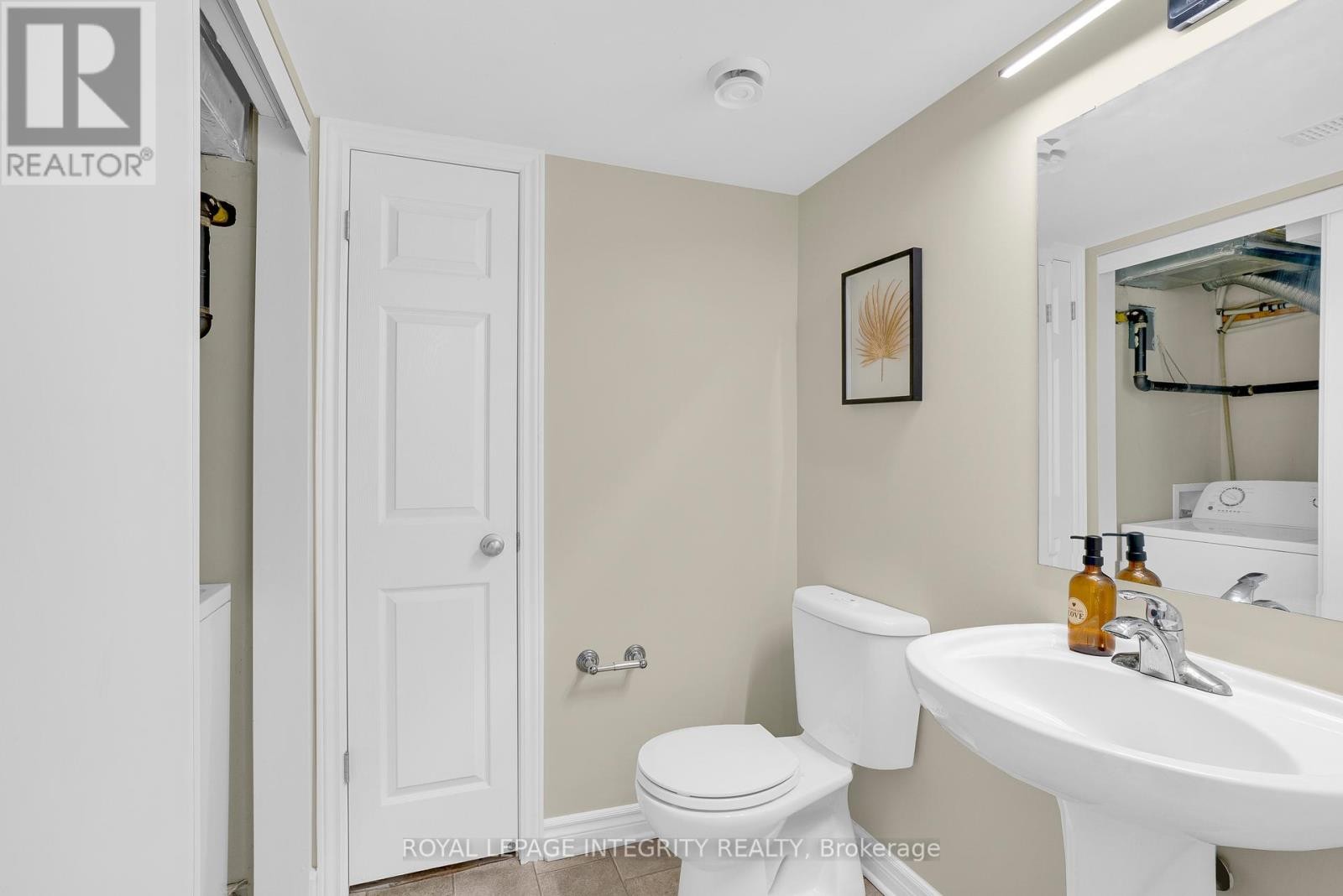 












D - 780 CHAPMAN MILLS DRIVE

,
Ottawa,




Ontario
K2J0V4

