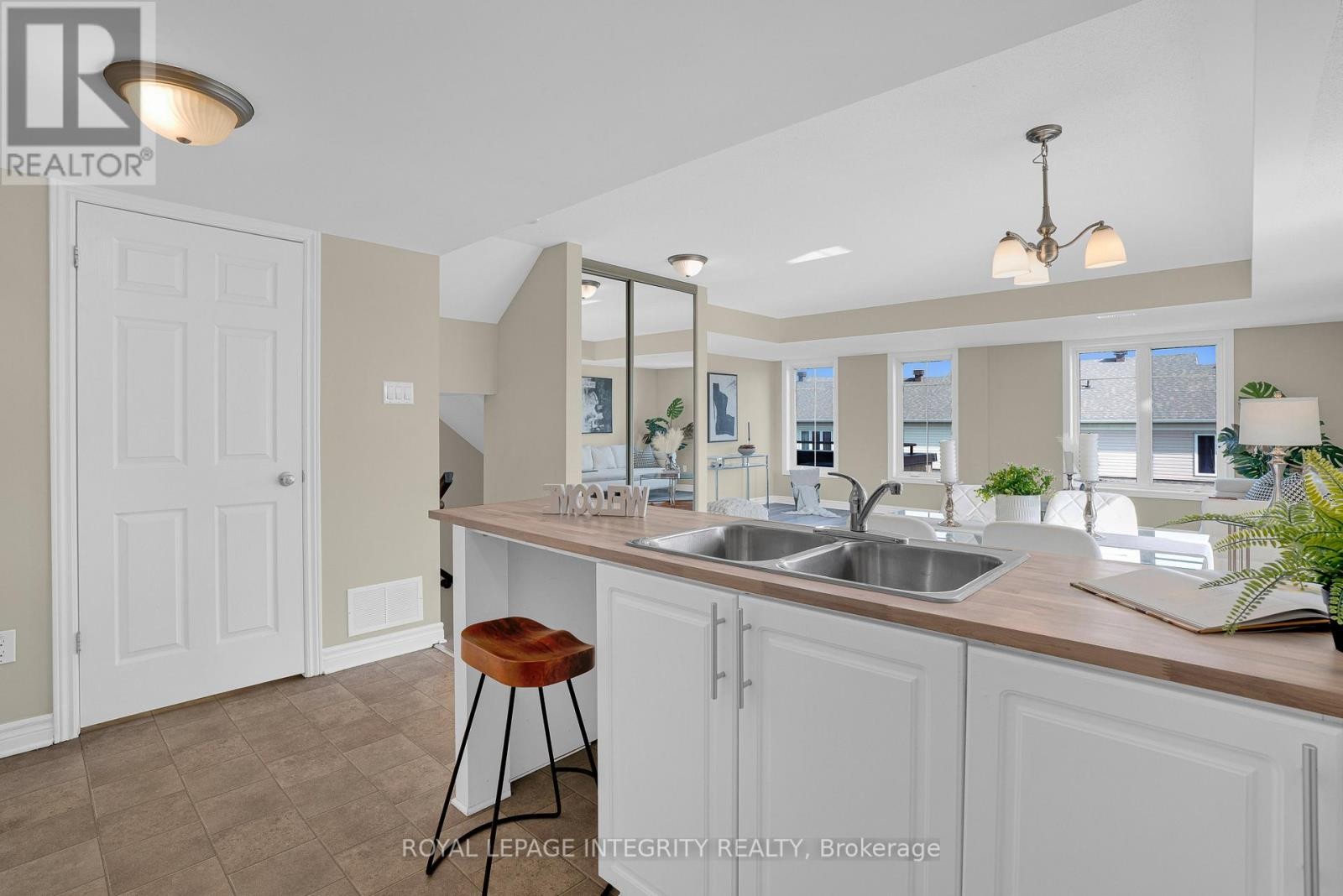 












D - 780 CHAPMAN MILLS DRIVE

,
Ottawa,




Ontario
K2J0V4

