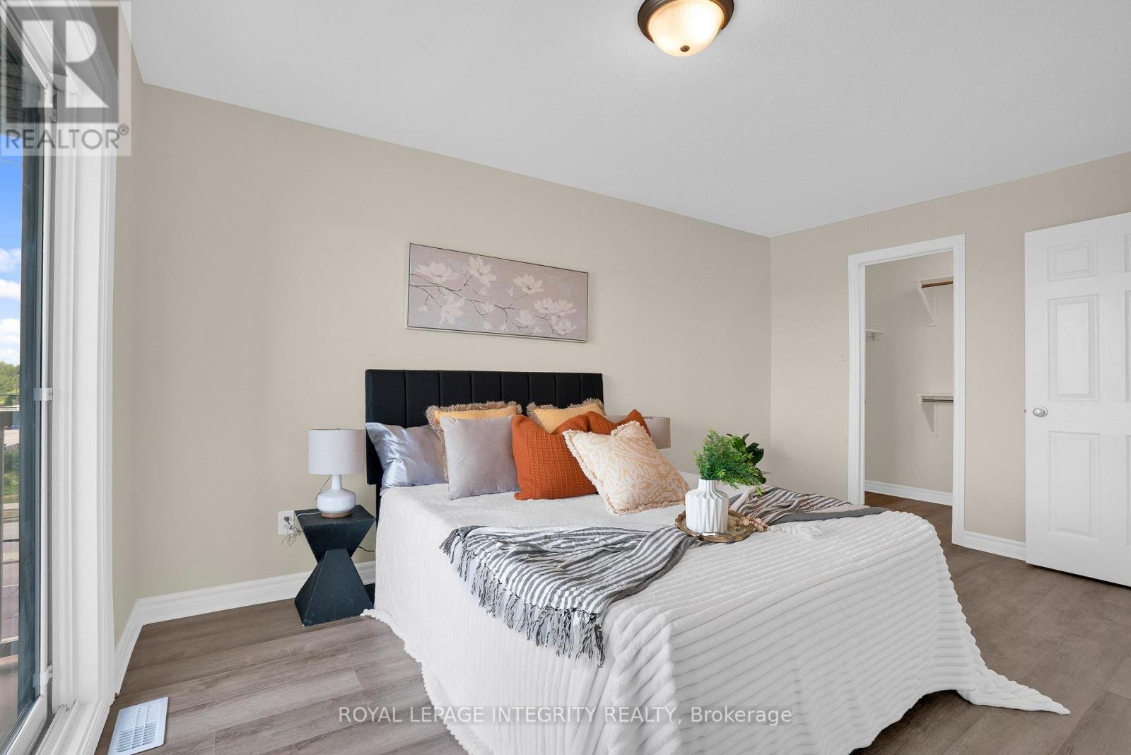 












D - 780 CHAPMAN MILLS DRIVE

,
Ottawa,




Ontario
K2J0V4

