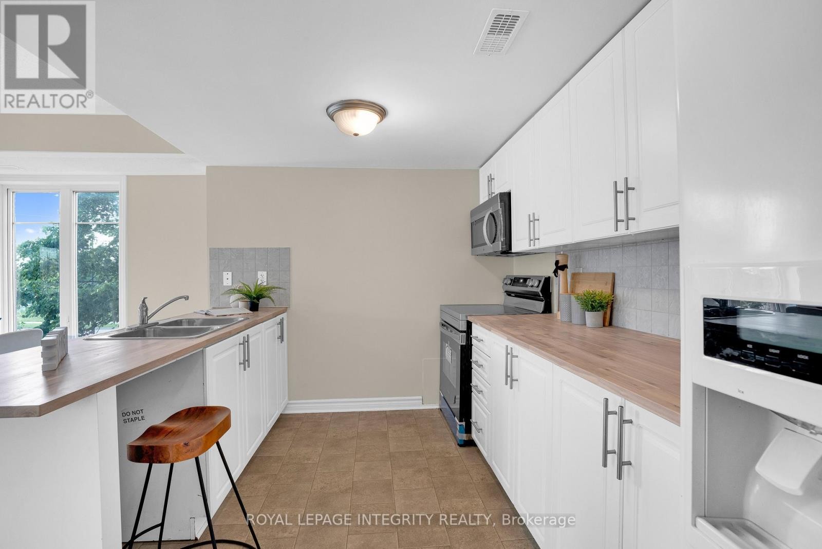 












D - 780 CHAPMAN MILLS DRIVE

,
Ottawa,




Ontario
K2J0V4

