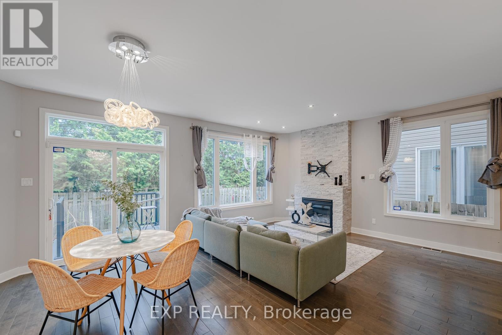 












14 CAMIL STREET

,
Ottawa,




Ontario
K1K0X1

