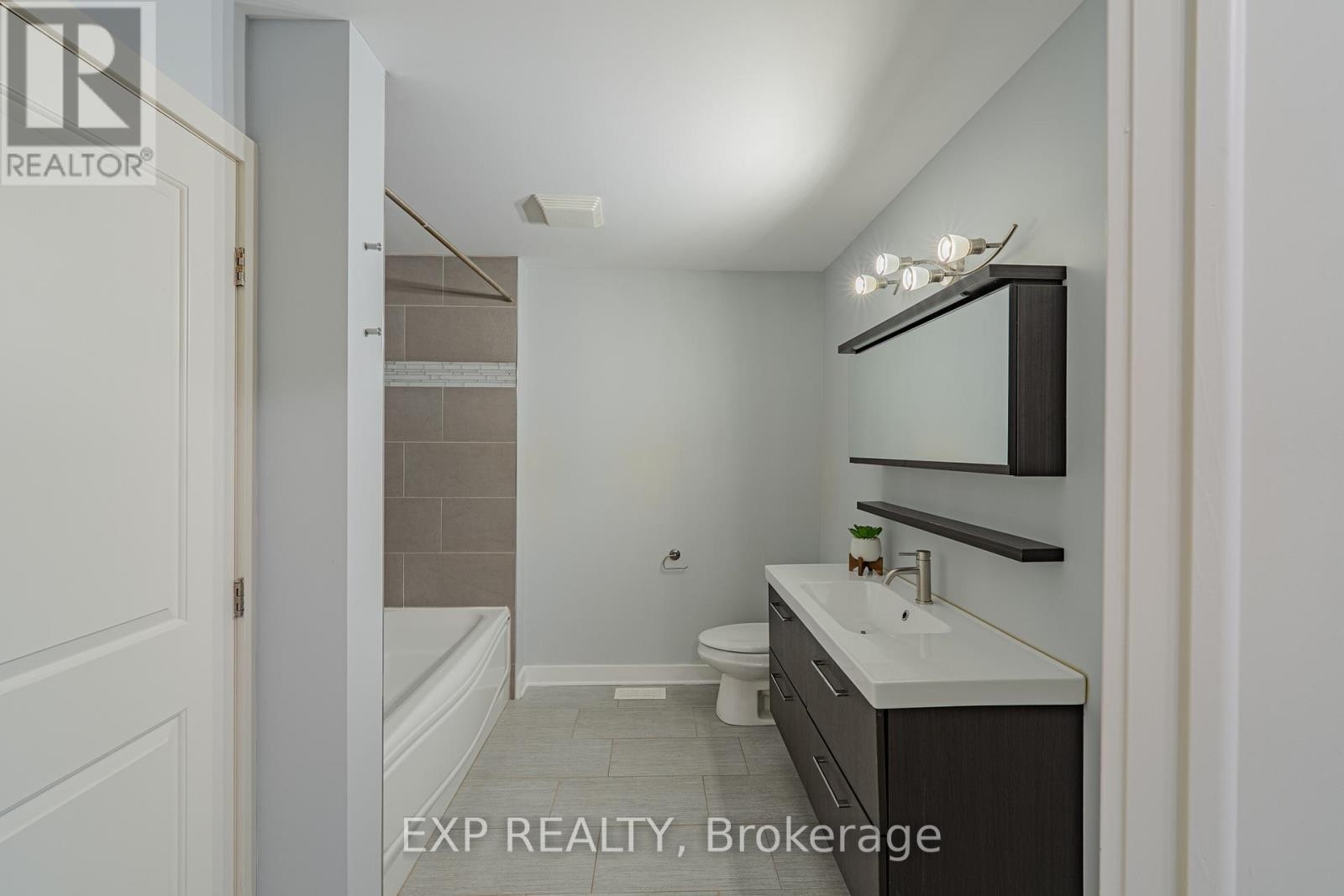












14 CAMIL STREET

,
Ottawa,




Ontario
K1K0X1

