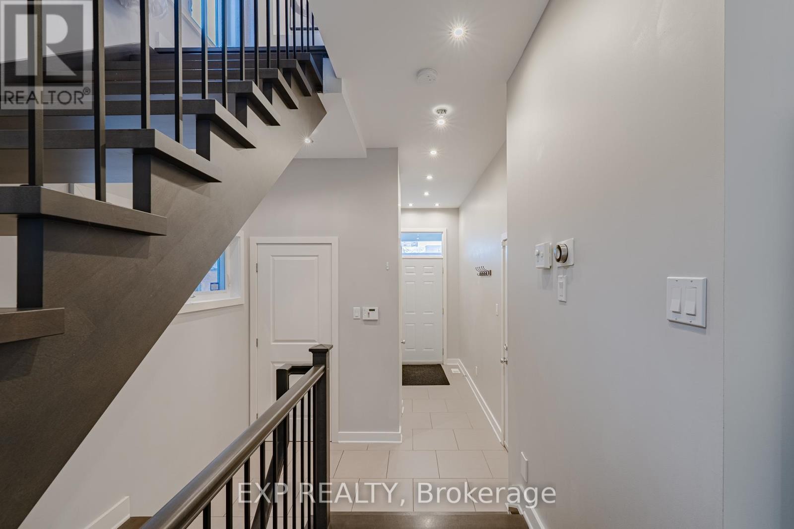 












14 CAMIL STREET

,
Ottawa,




Ontario
K1K0X1

