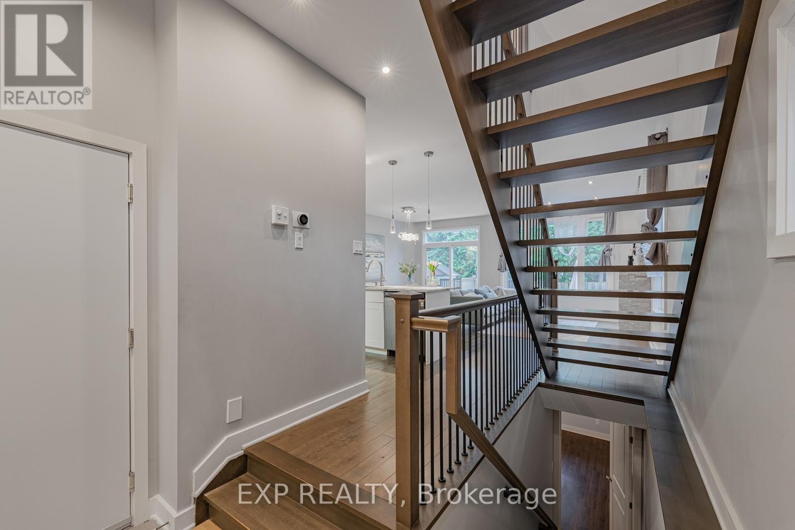 












14 CAMIL STREET

,
Ottawa,




Ontario
K1K0X1

