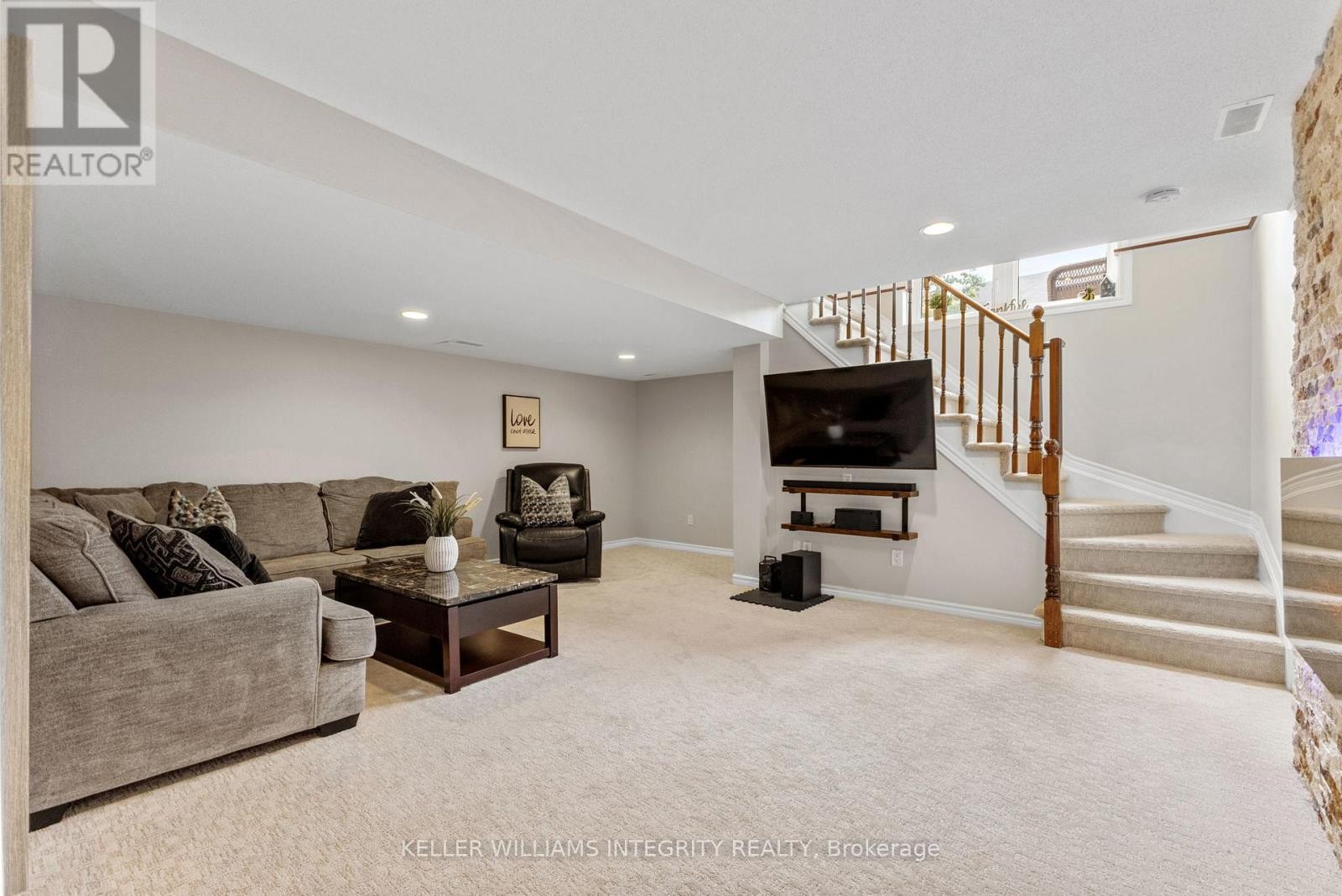 












202 BOOKTON PLACE

,
Ottawa,




Ontario
K1V2H3

