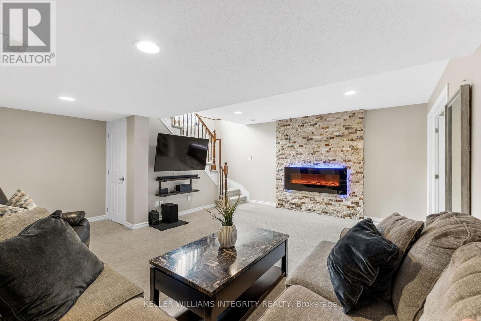 












202 BOOKTON PLACE

,
Ottawa,




Ontario
K1V2H3

