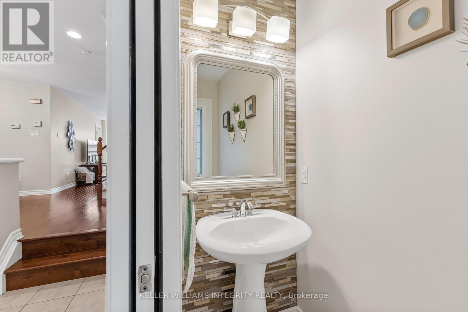 












202 BOOKTON PLACE

,
Ottawa,




Ontario
K1V2H3

