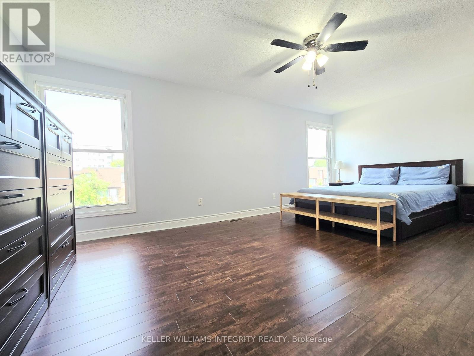 












218 - 2270 COTTERS CRESCENT

,
Ottawa,




Ontario
K1V8Y6


