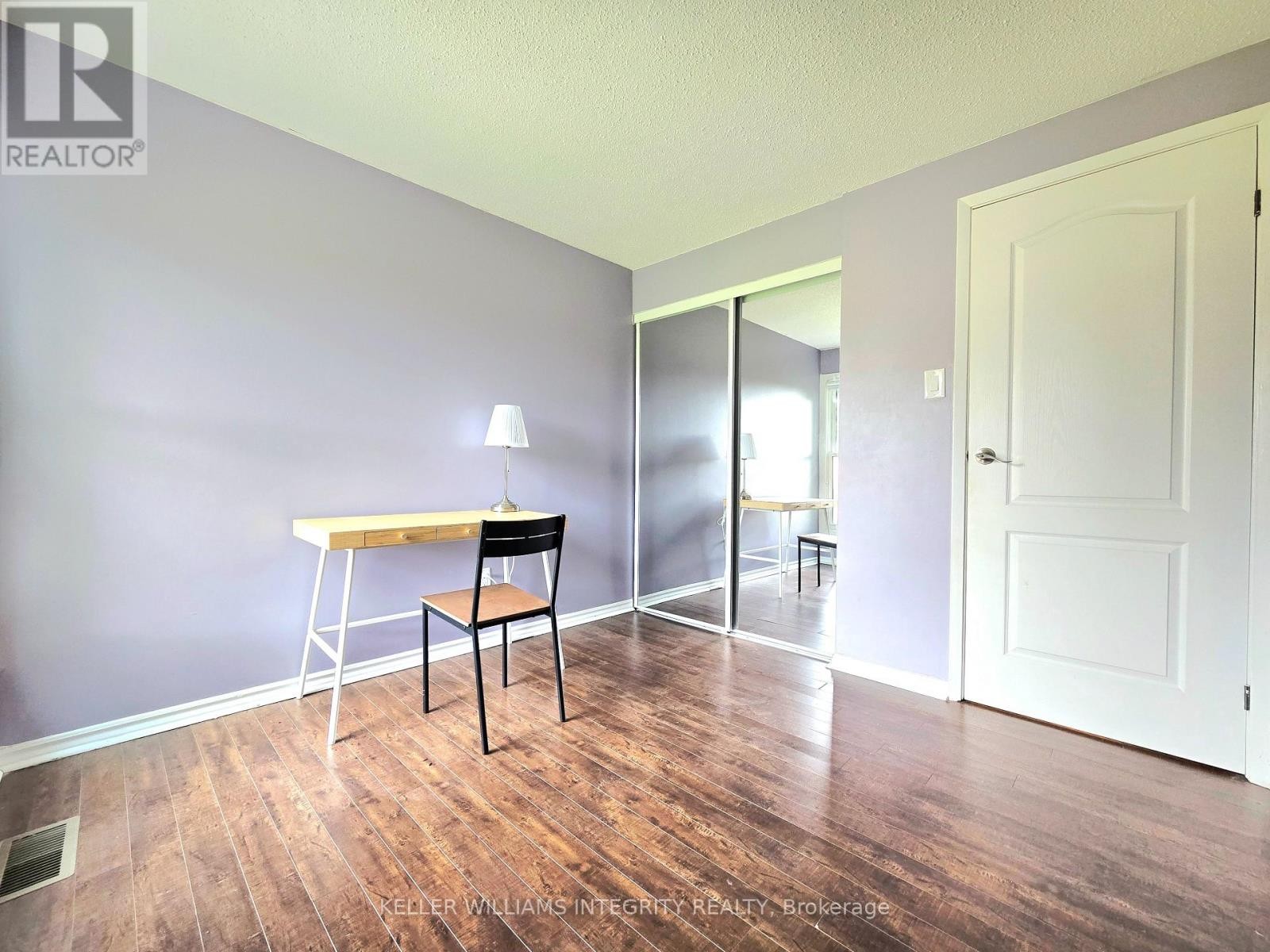 












218 - 2270 COTTERS CRESCENT

,
Ottawa,




Ontario
K1V8Y6

