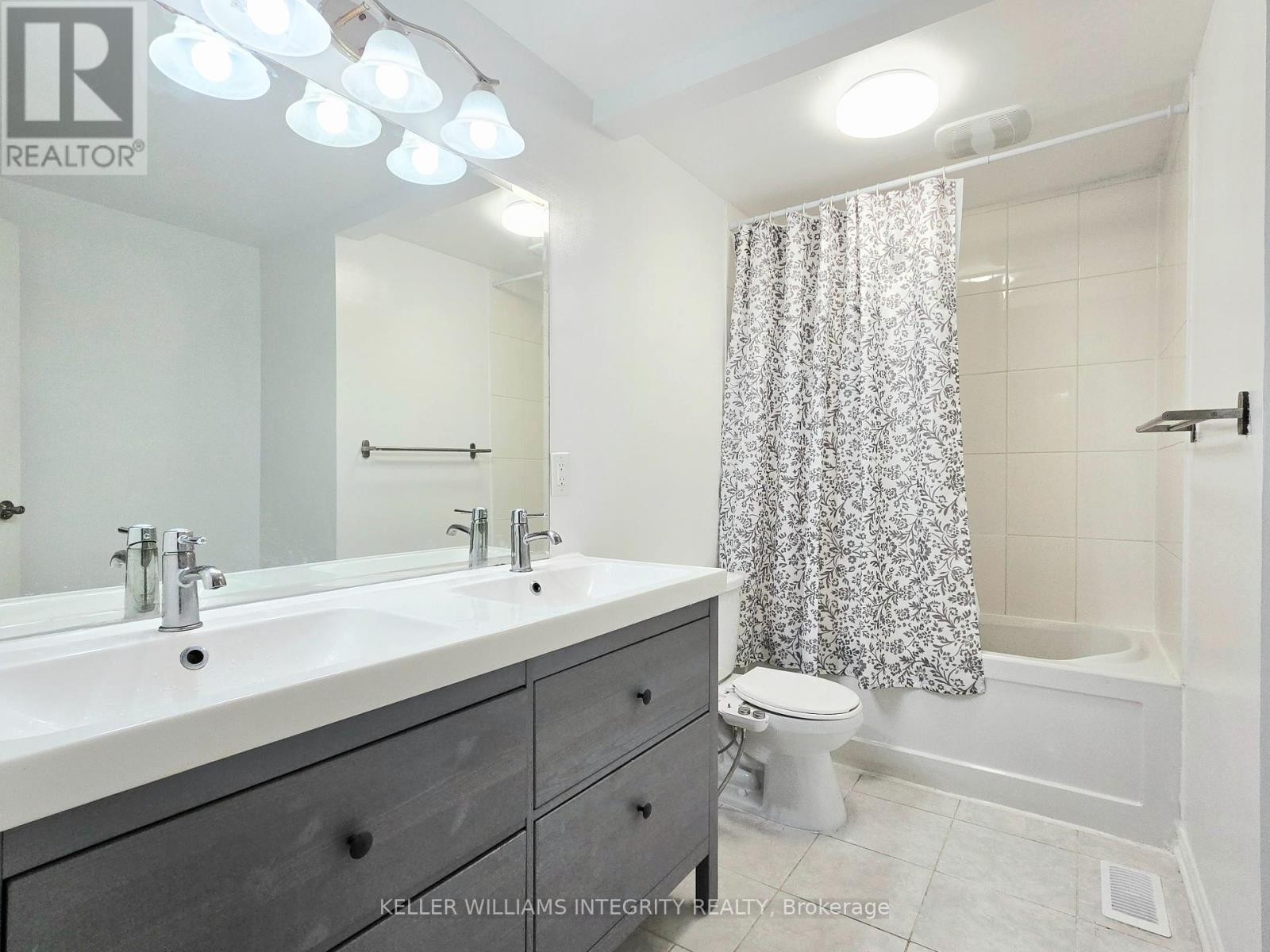 












218 - 2270 COTTERS CRESCENT

,
Ottawa,




Ontario
K1V8Y6

