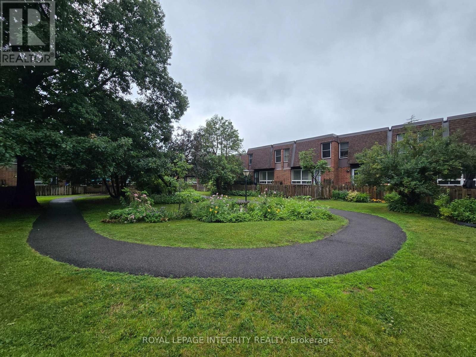 












218 - 2270 COTTERS CRESCENT

,
Ottawa,




Ontario
K1V8Y6

