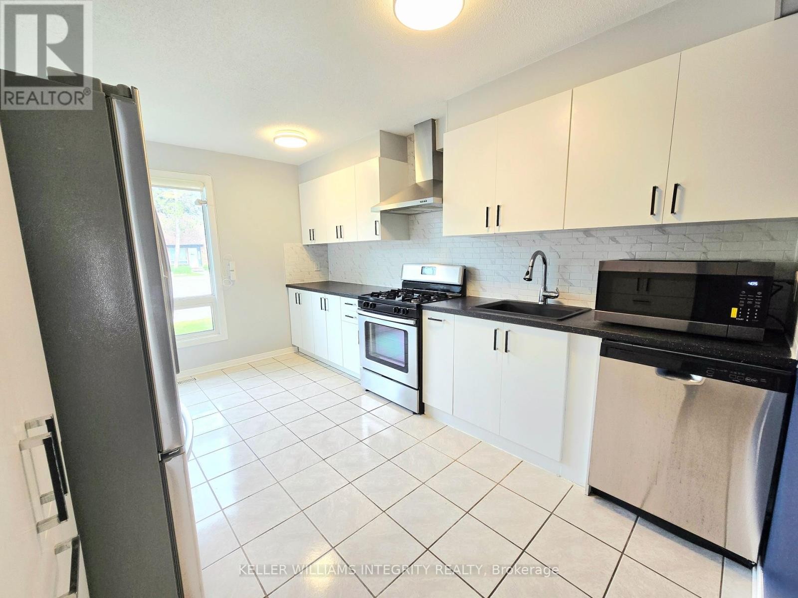 












218 - 2270 COTTERS CRESCENT

,
Ottawa,




Ontario
K1V8Y6

