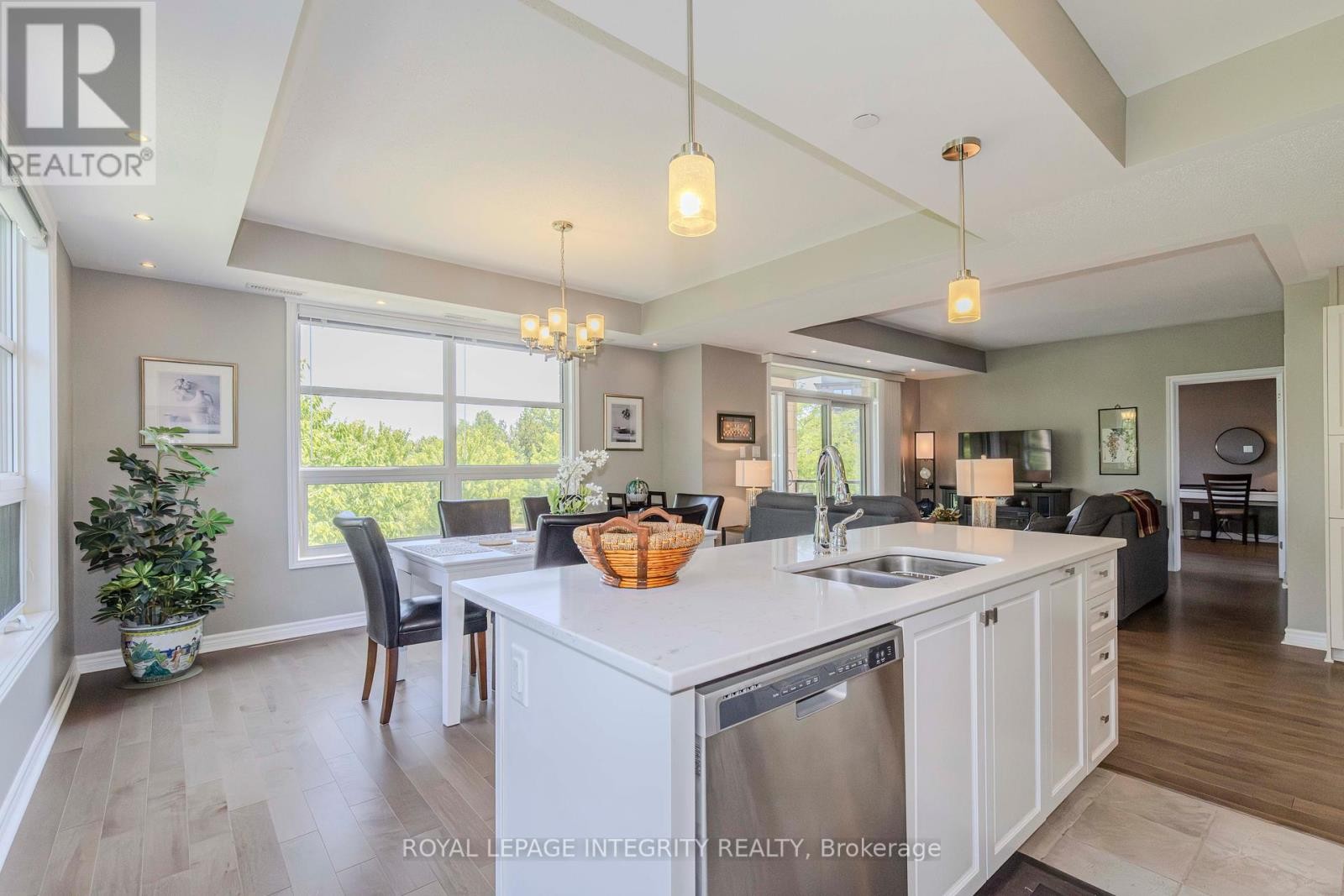 












205 - 200 TITANIUM PRIVATE

,
Ottawa,




Ontario
K1C0B9

