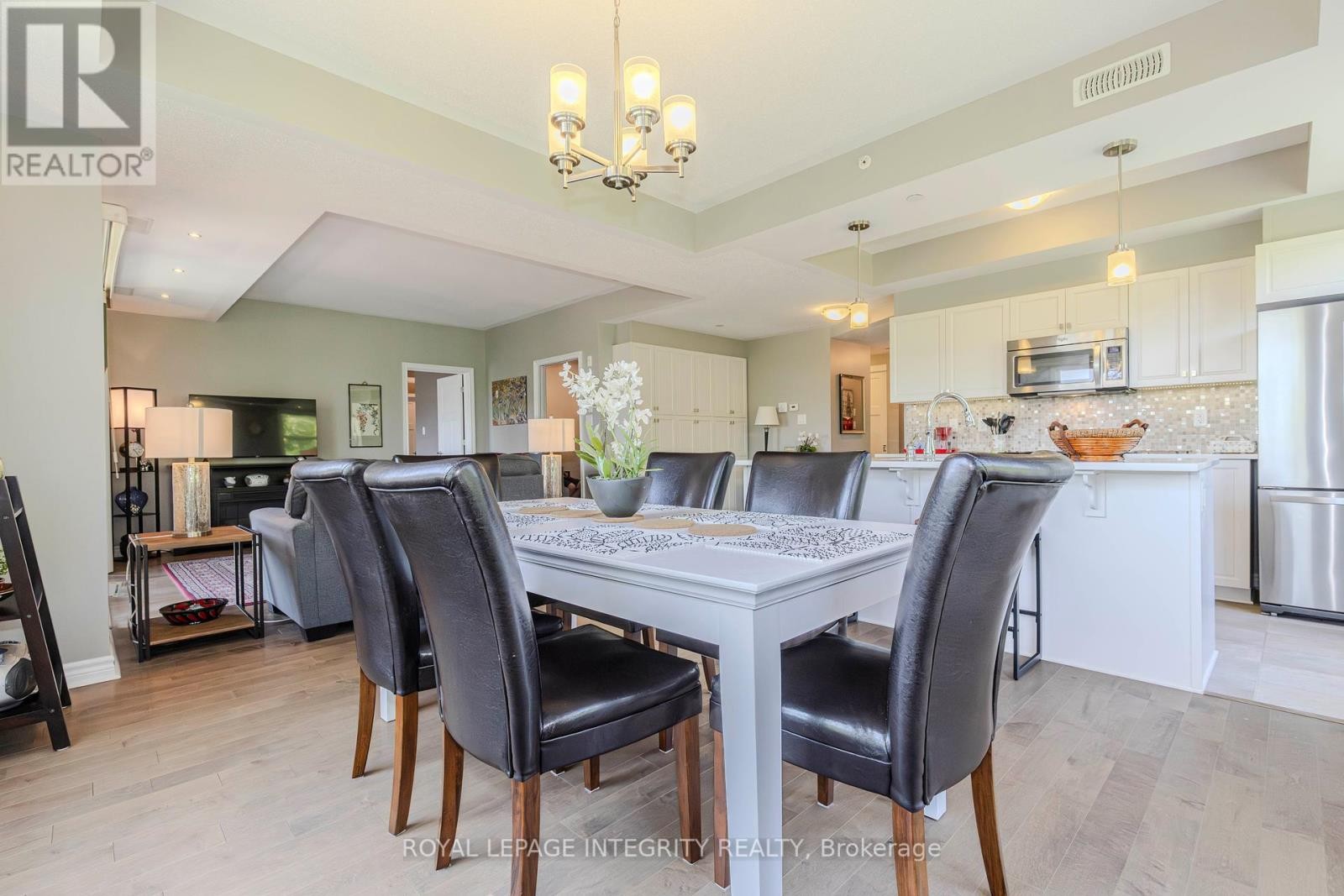 












205 - 200 TITANIUM PRIVATE

,
Ottawa,




Ontario
K1C0B9

