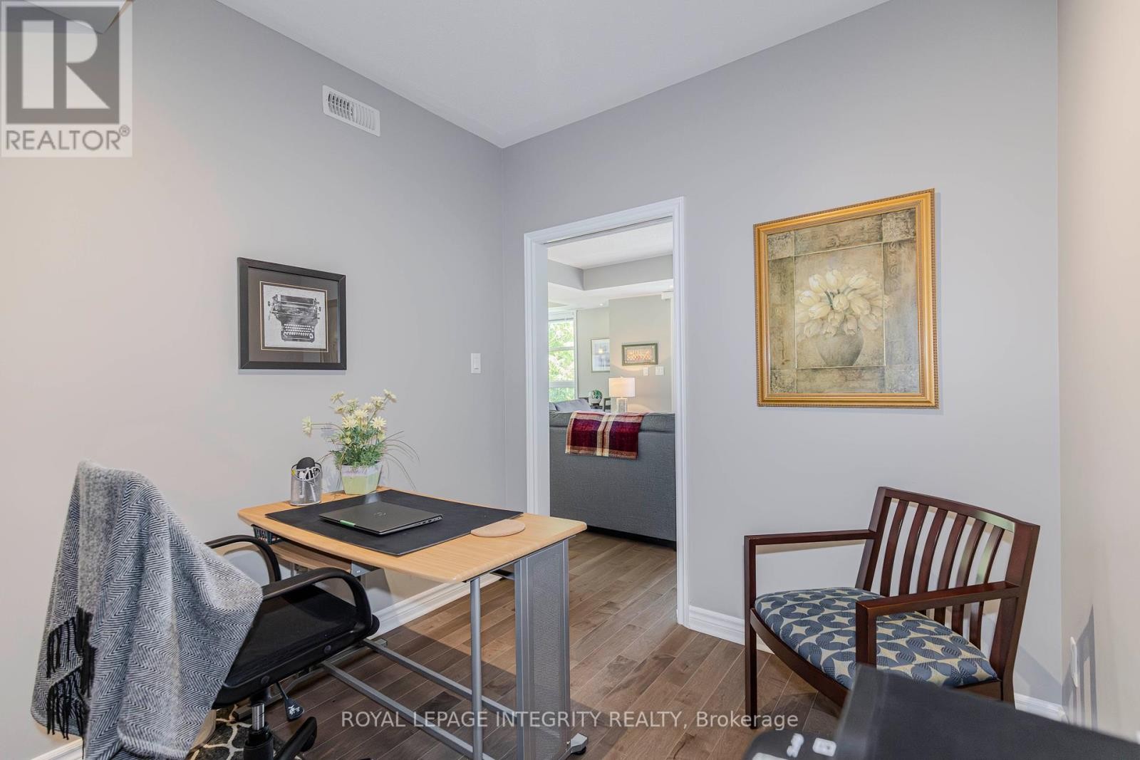 












205 - 200 TITANIUM PRIVATE

,
Ottawa,




Ontario
K1C0B9

