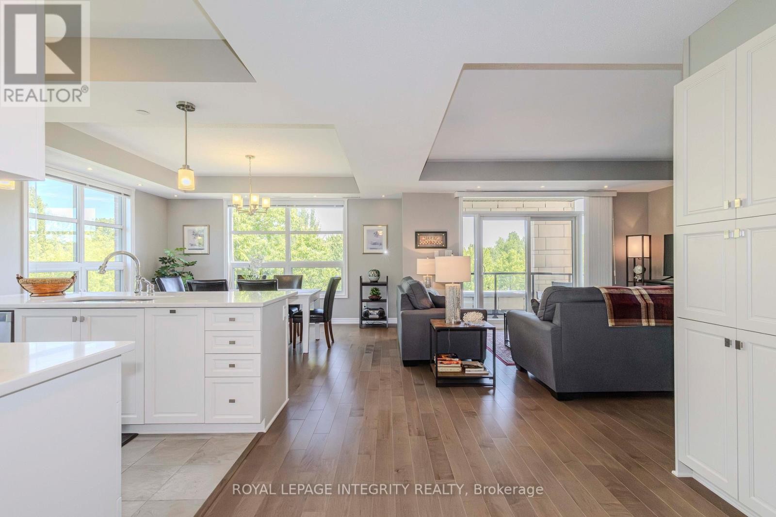 












205 - 200 TITANIUM PRIVATE

,
Ottawa,




Ontario
K1C0B9

