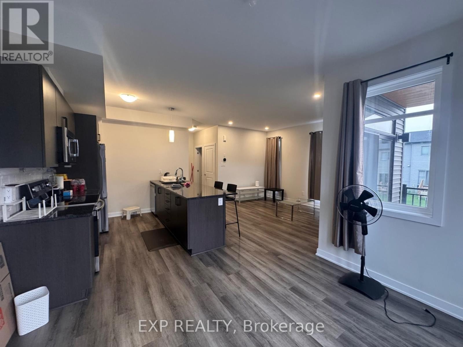 












400 JEWELWING PRIVATE

,
Ottawa,




Ontario
K1X1G6

