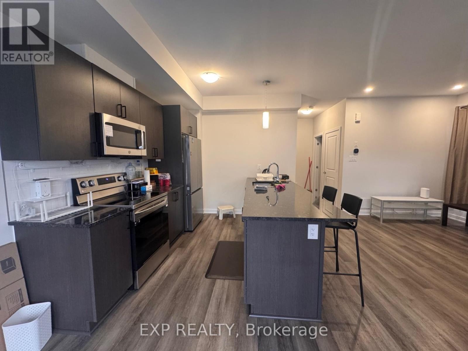 












400 JEWELWING PRIVATE

,
Ottawa,




Ontario
K1X1G6

