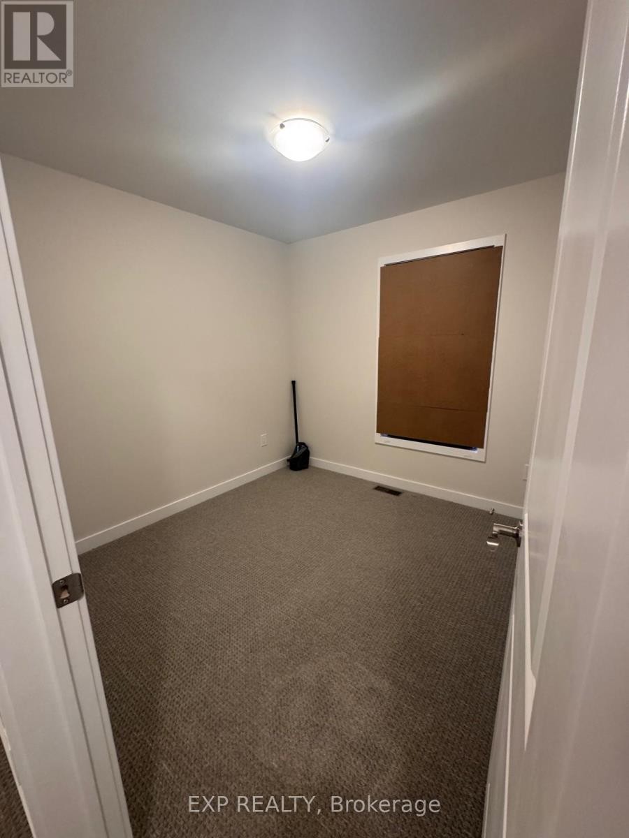 












400 JEWELWING PRIVATE

,
Ottawa,




Ontario
K1X1G6

