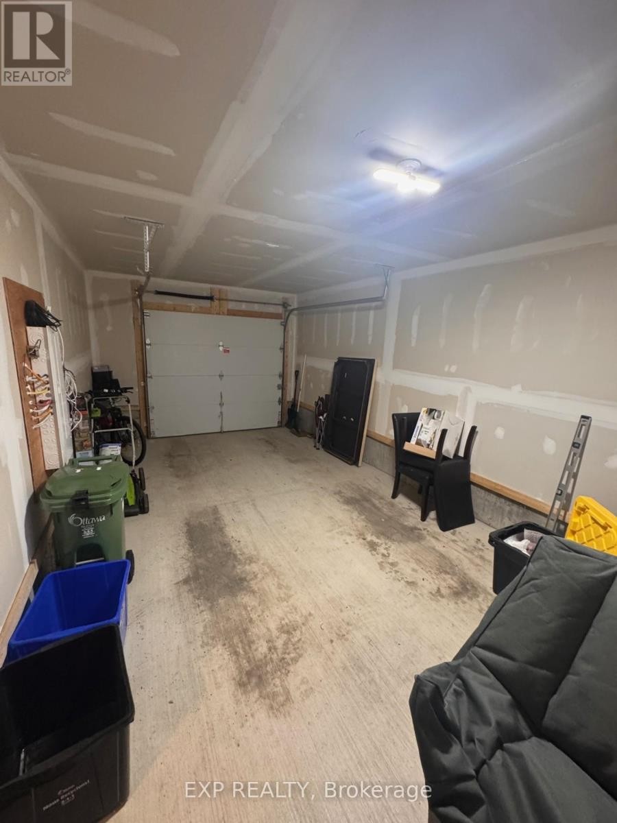 












400 JEWELWING PRIVATE

,
Ottawa,




Ontario
K1X1G6

