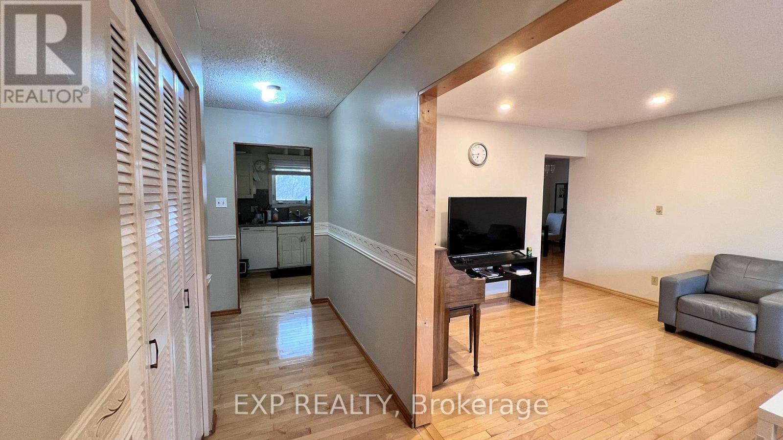












960 CAHILL DRIVE

,
Ottawa,




Ontario
K1V9H8

