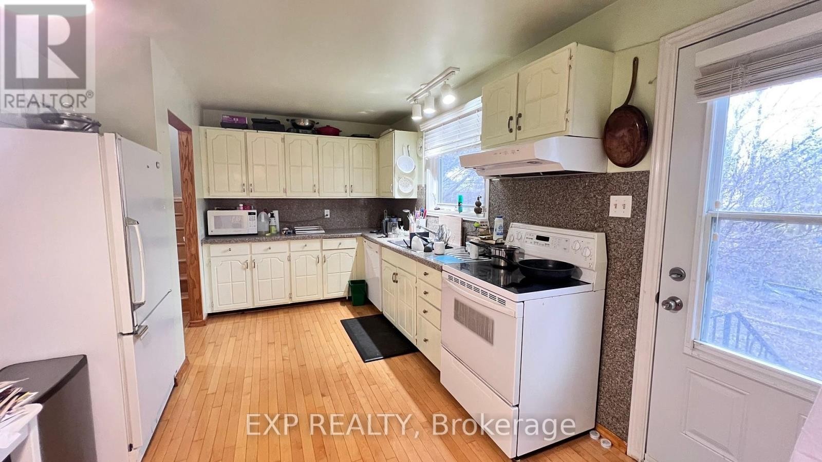 












960 CAHILL DRIVE

,
Ottawa,




Ontario
K1V9H8


