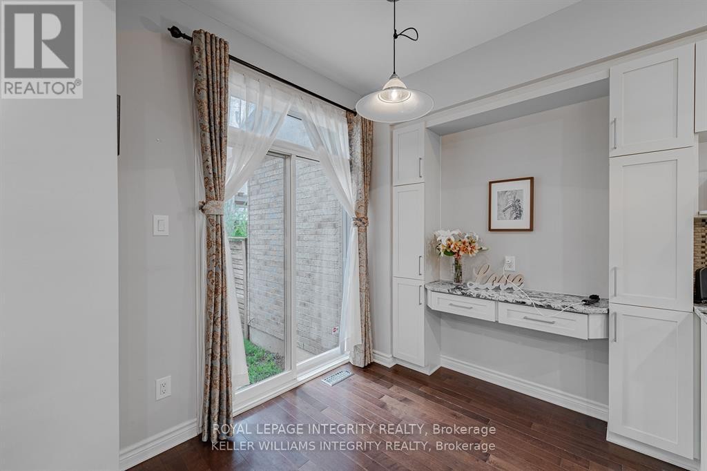 












268 KEYROCK DRIVE

,
Ottawa,




Ontario
K2T0G2

