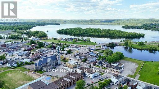 












467 MAIN STREET

,
Hawkesbury,




Ontario
K6A2S6

