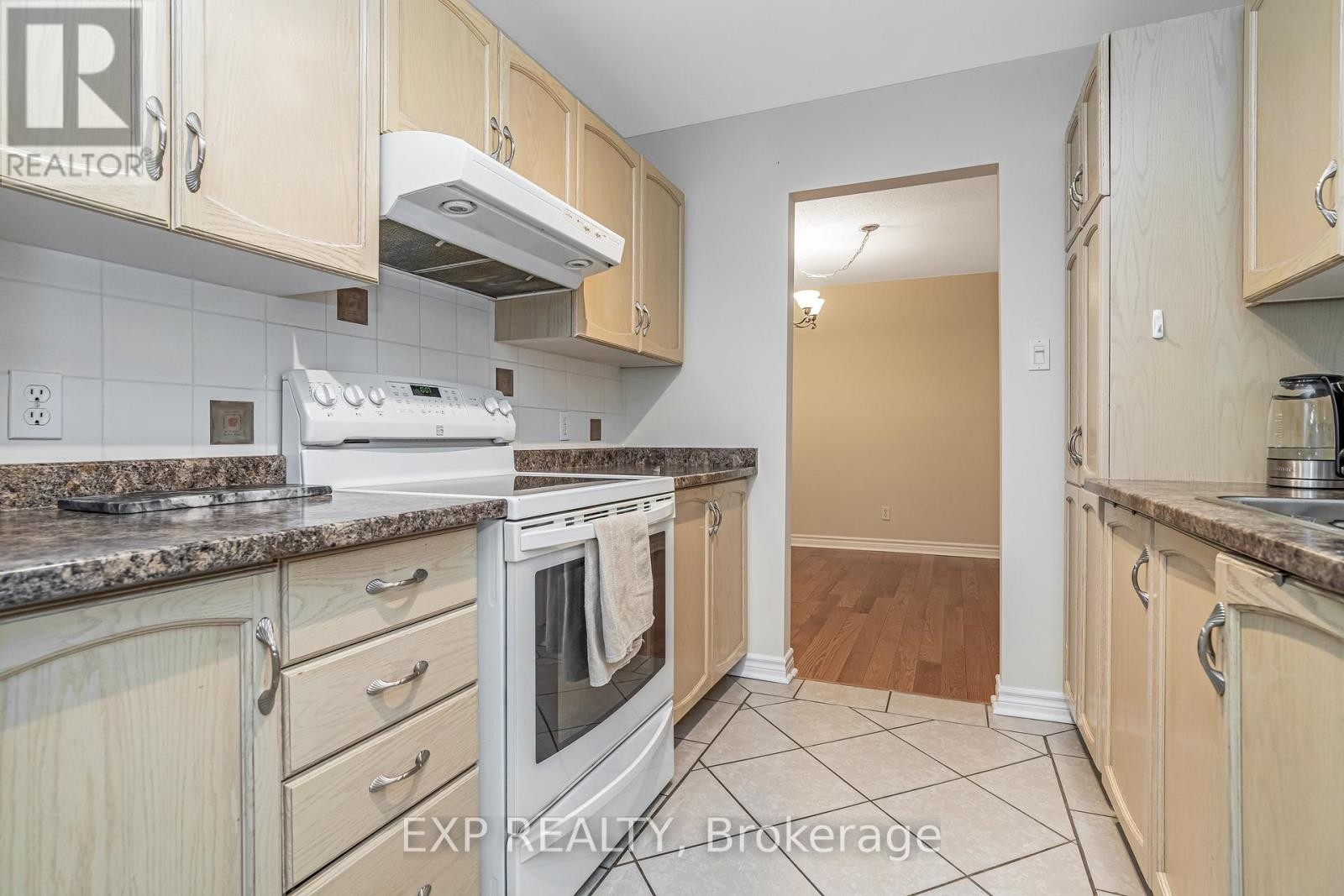 












18 FURLONG CRESCENT

,
Ottawa,




Ontario
K2M2J1

