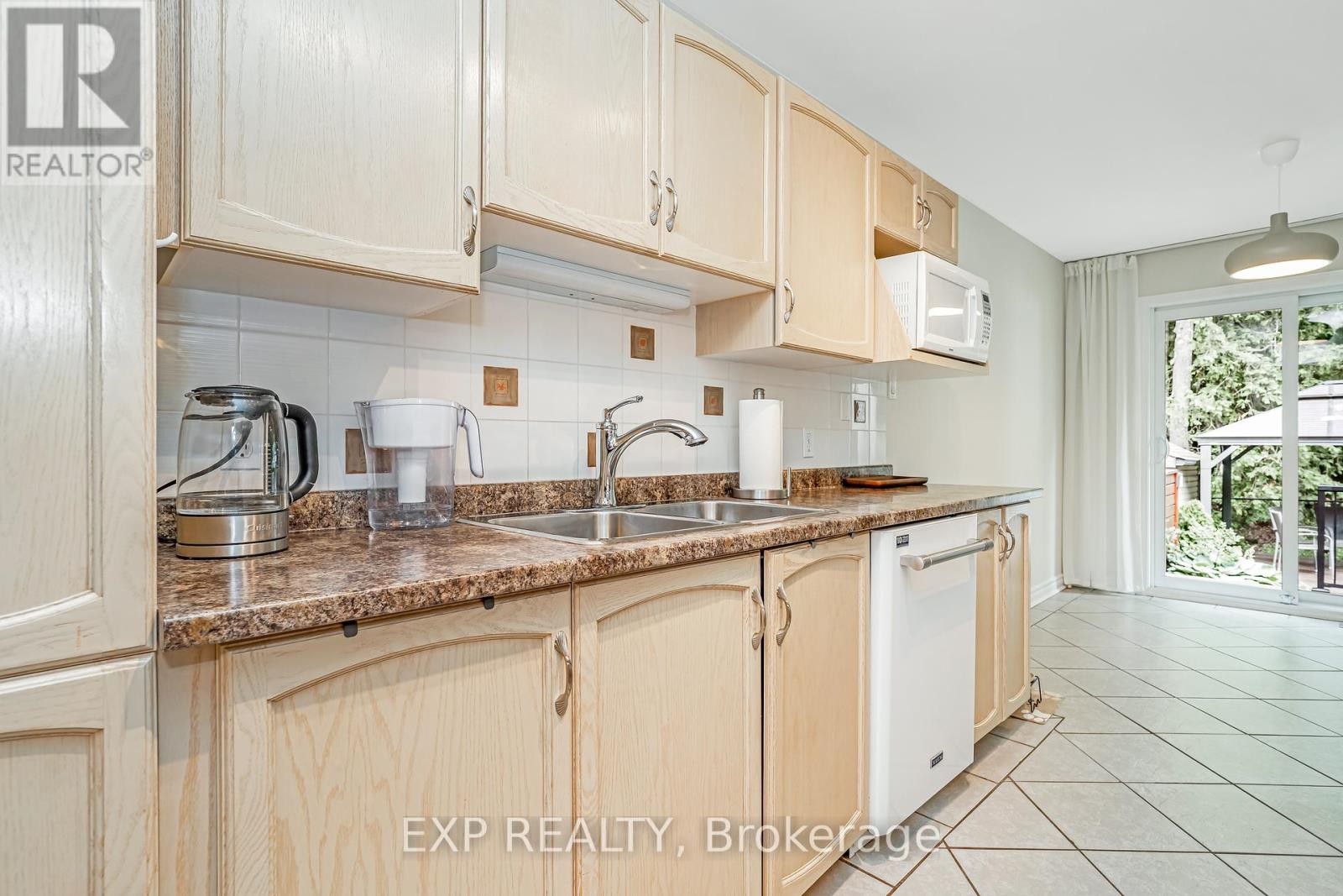 












18 FURLONG CRESCENT

,
Ottawa,




Ontario
K2M2J1

