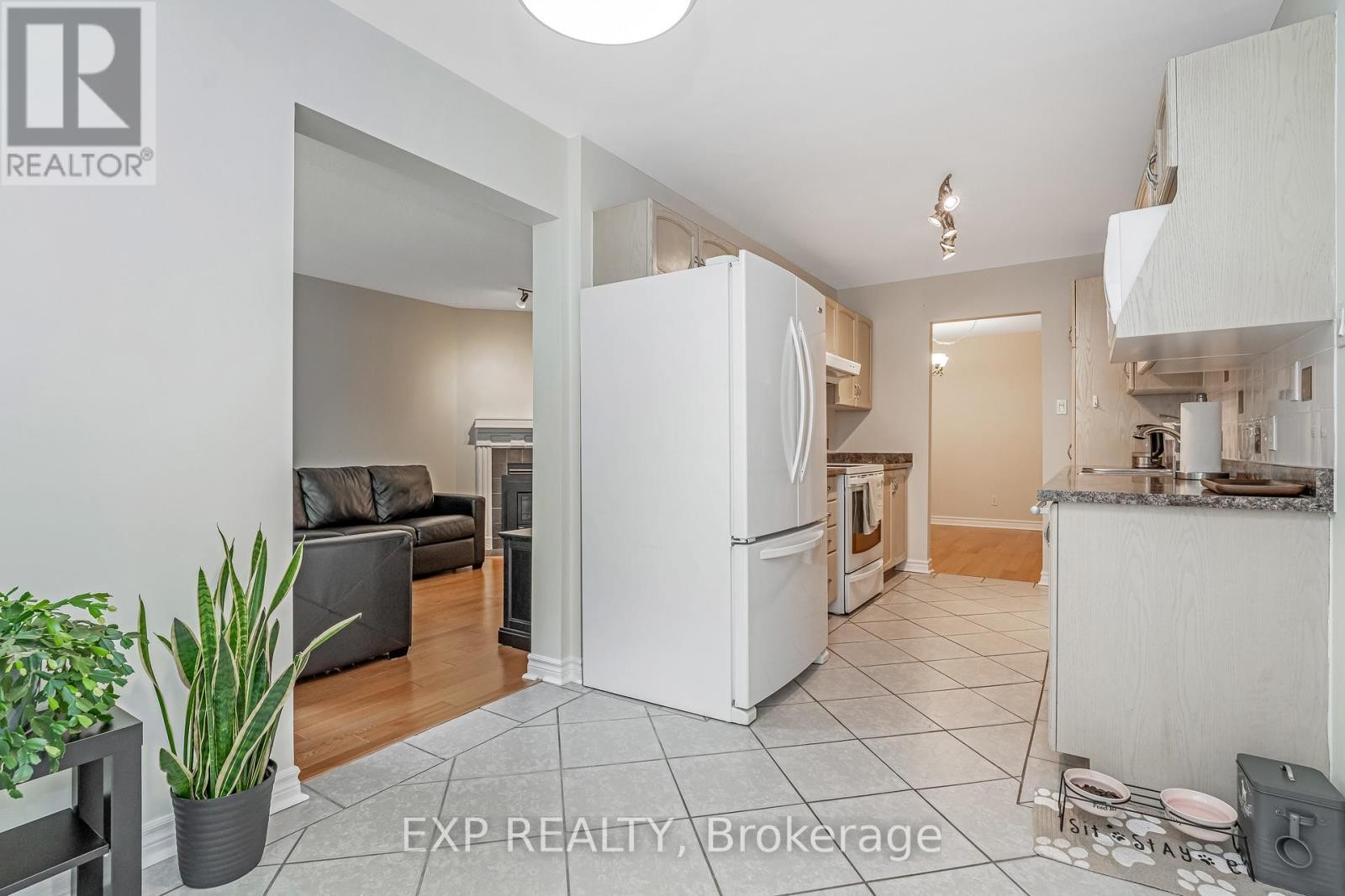 












18 FURLONG CRESCENT

,
Ottawa,




Ontario
K2M2J1

