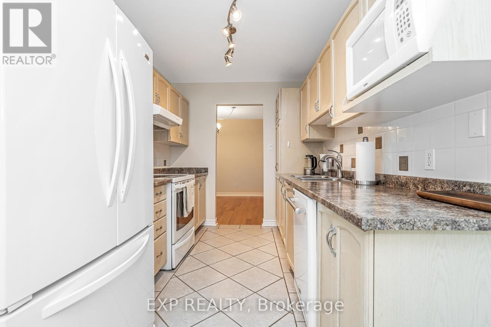 












18 FURLONG CRESCENT

,
Ottawa,




Ontario
K2M2J1


