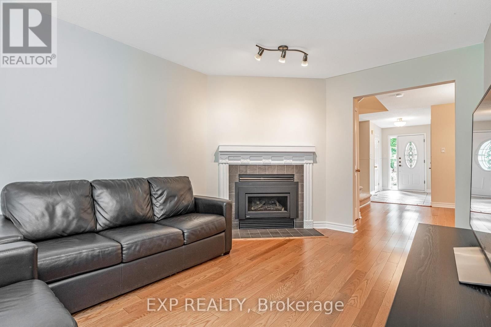 












18 FURLONG CRESCENT

,
Ottawa,




Ontario
K2M2J1

