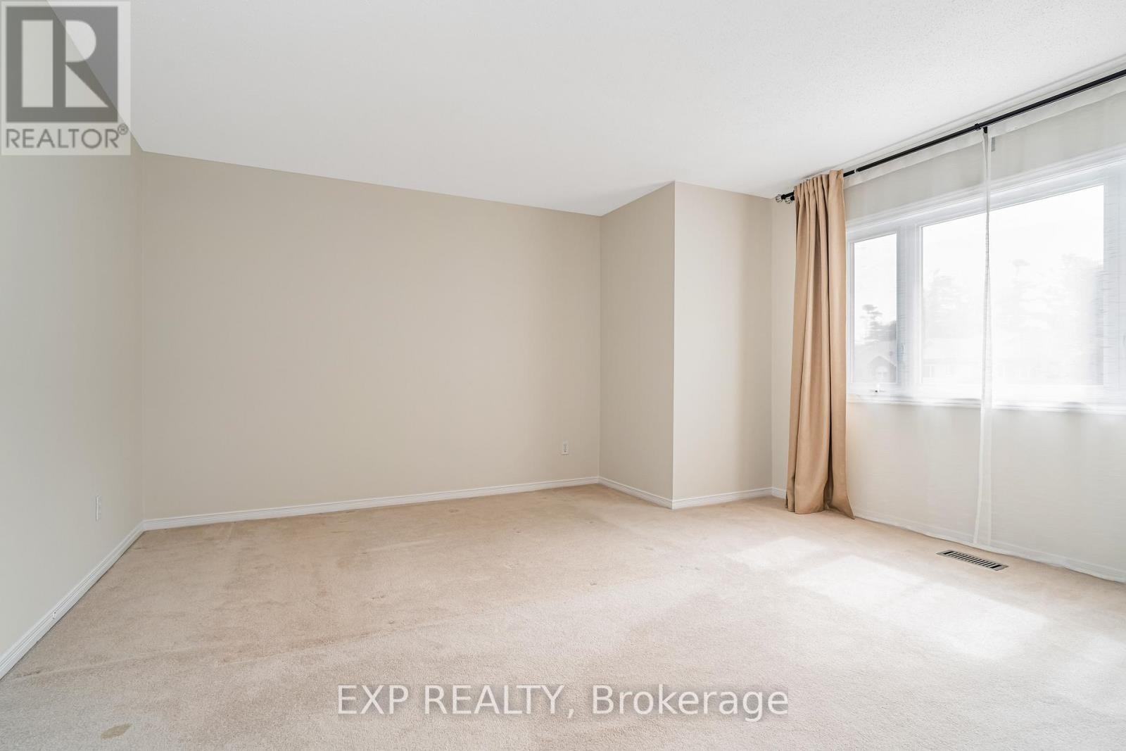 












18 FURLONG CRESCENT

,
Ottawa,




Ontario
K2M2J1

