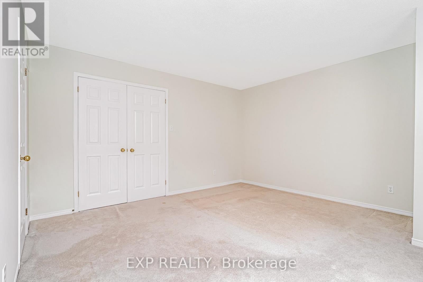












18 FURLONG CRESCENT

,
Ottawa,




Ontario
K2M2J1

