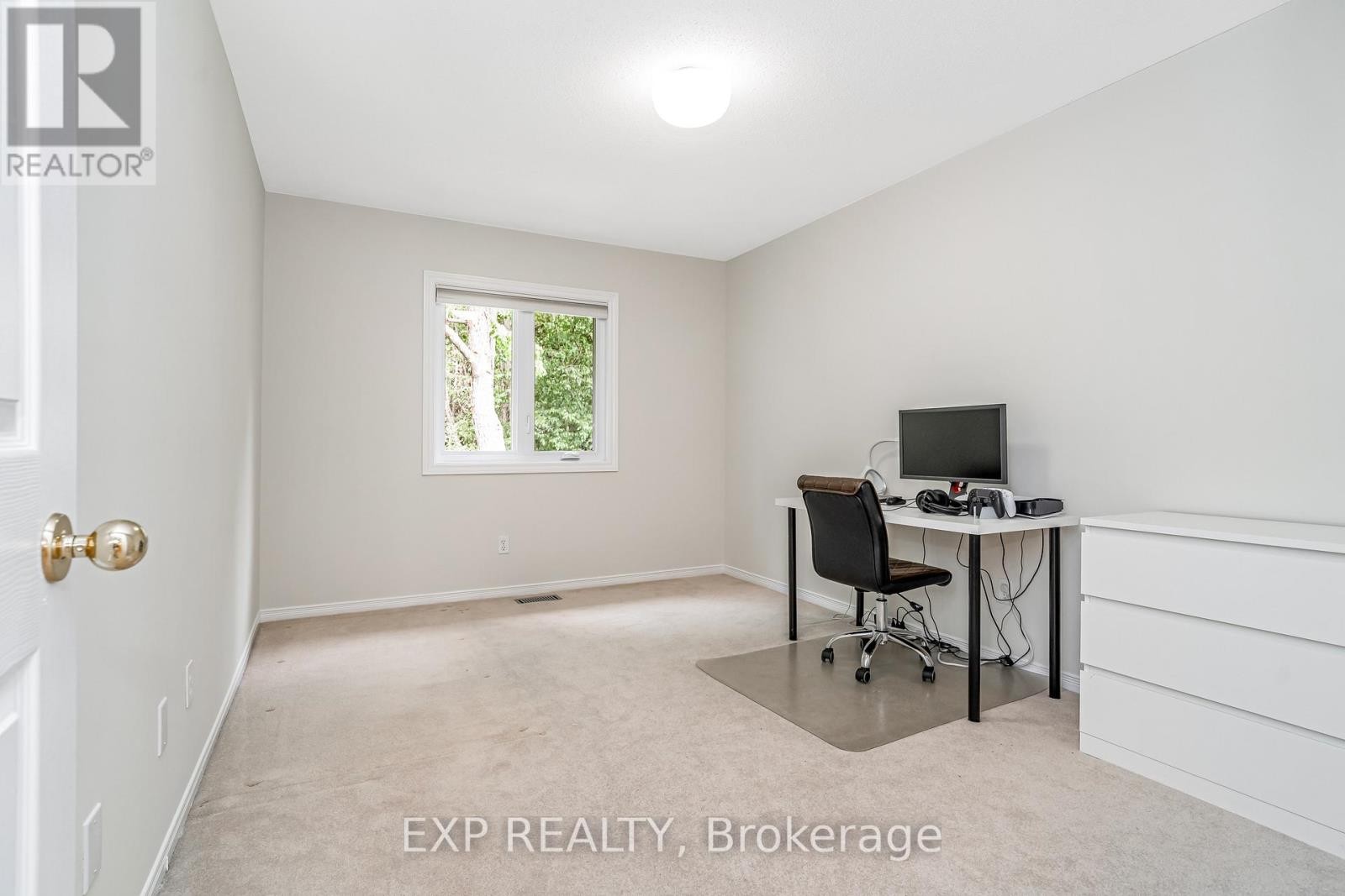 












18 FURLONG CRESCENT

,
Ottawa,




Ontario
K2M2J1

