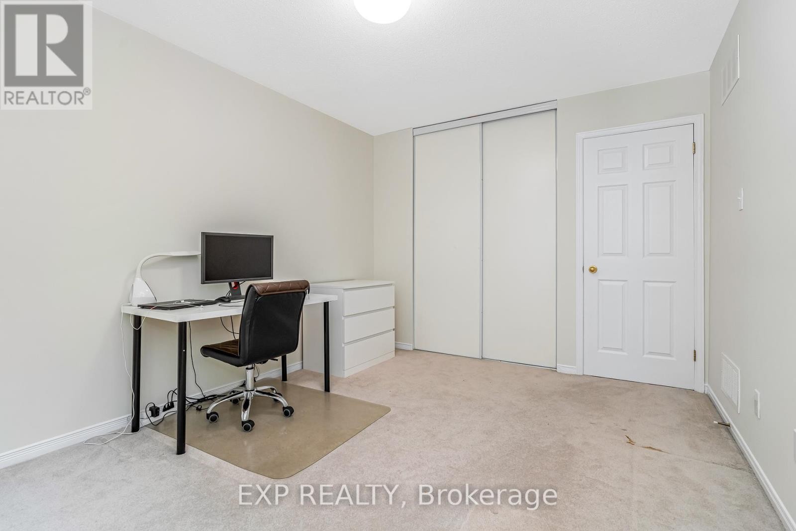 












18 FURLONG CRESCENT

,
Ottawa,




Ontario
K2M2J1

