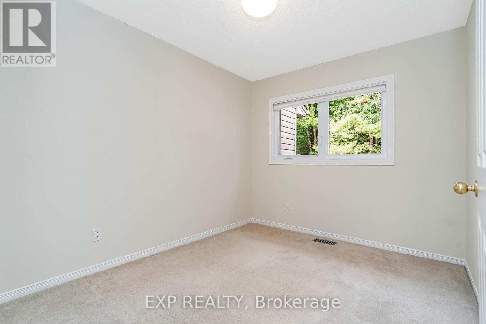 












18 FURLONG CRESCENT

,
Ottawa,




Ontario
K2M2J1

