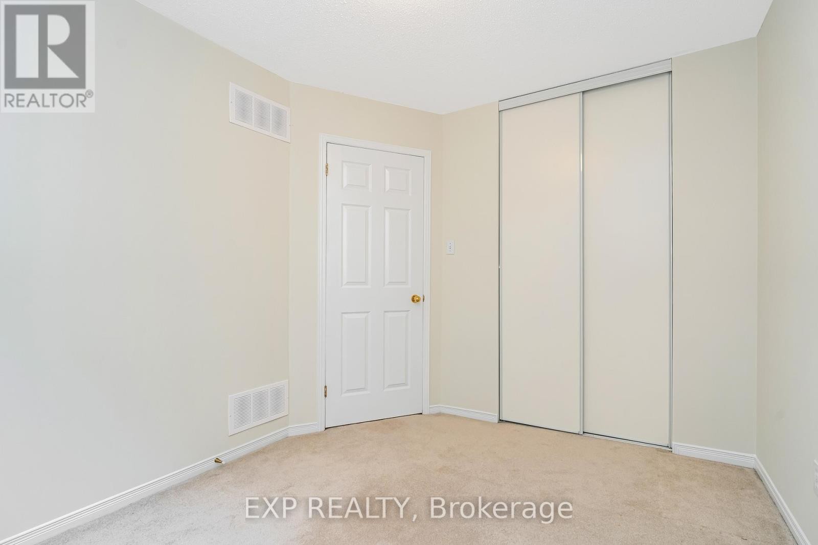 












18 FURLONG CRESCENT

,
Ottawa,




Ontario
K2M2J1

