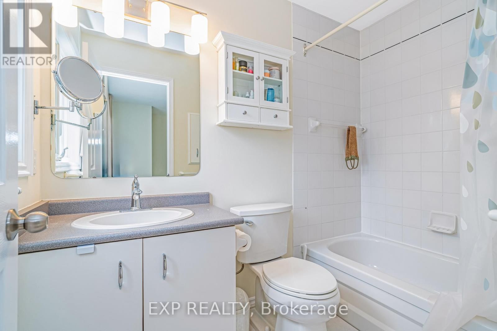 












18 FURLONG CRESCENT

,
Ottawa,




Ontario
K2M2J1

