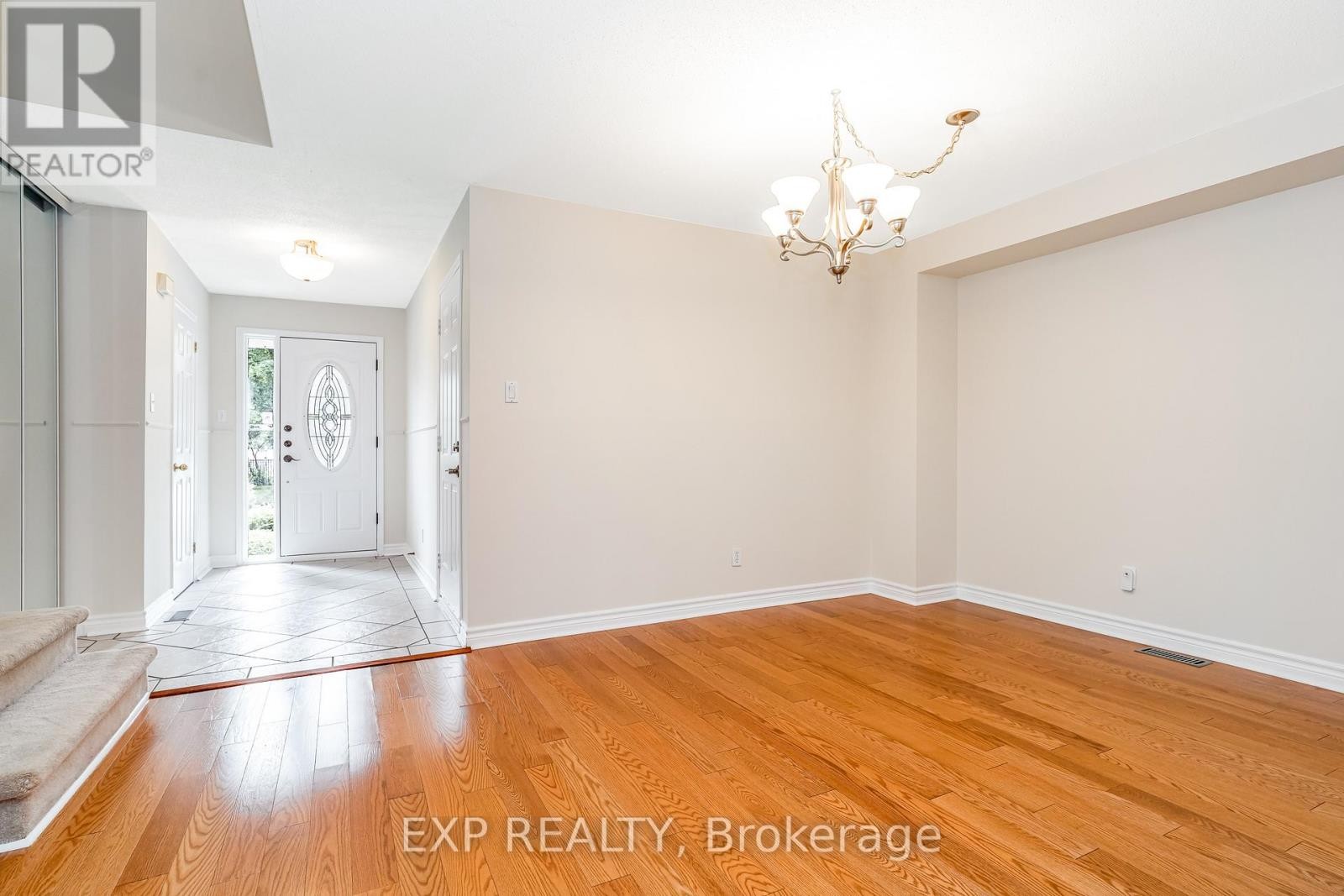 












18 FURLONG CRESCENT

,
Ottawa,




Ontario
K2M2J1


